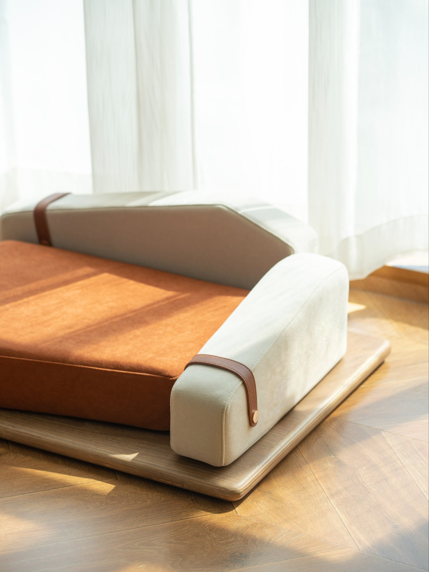 Pet sofa summit — Dual-Color photo 1