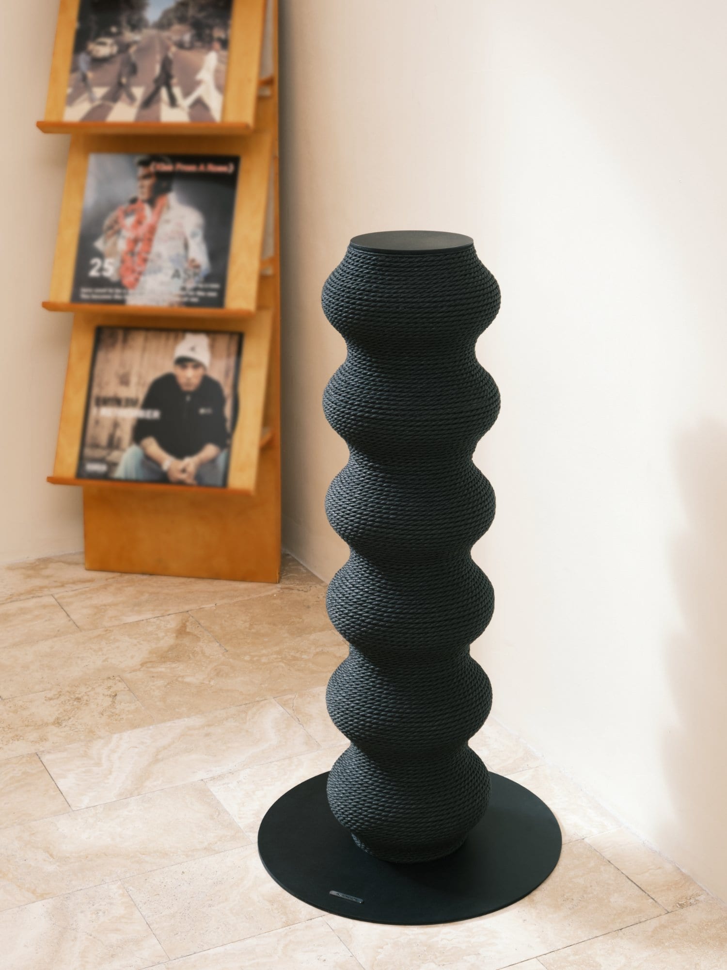 Coral Scratch Post — Black photo 2